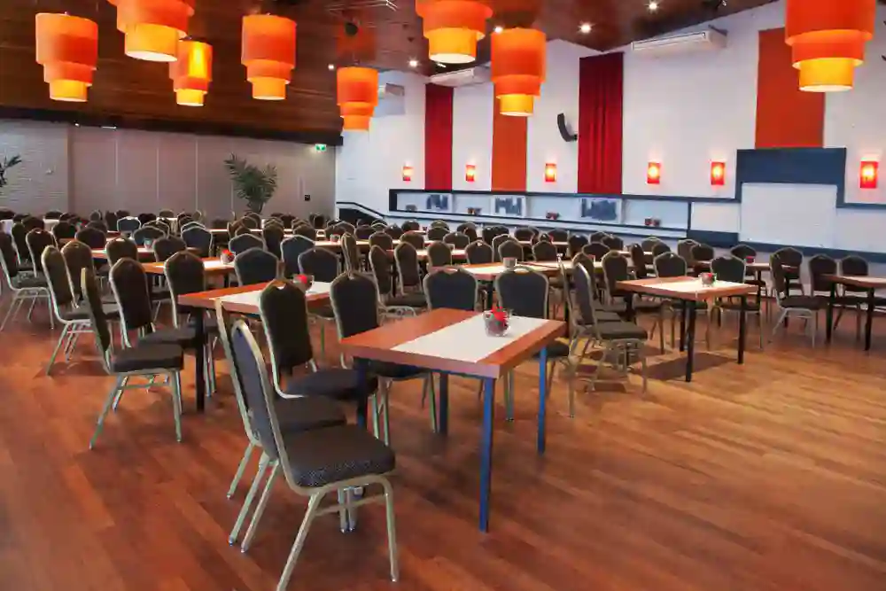 Wierickezaal met tafels en stoelen